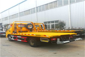 宣威附近拖车救援搭电